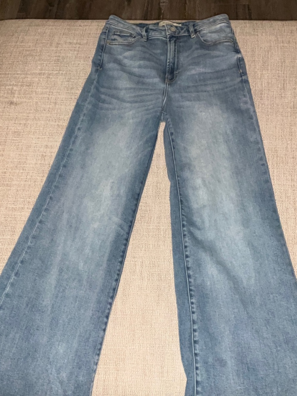 Hidden Wide Leg Light Wash Jeans for Women - Classic Flare Fit